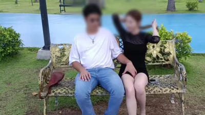 邀请单男在公园内调教淫妻真的好羞耻即紧张又刺激