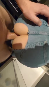 石家庄约艹石家庄学院妹子，牛仔裤超显身材！逼逼超紧无套！同城可推
