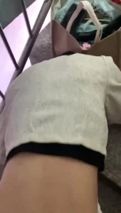 女同事二胎人妻，楼道偷情太刺激最后内射
