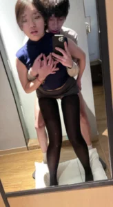 进门就按耐不住自己的欲望了