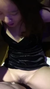 拿下朋友的骚妻