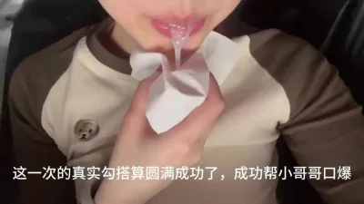 真实电影院勾引落单的小哥哥，为了拍个视频真是下血本啊，电影院随机勾引