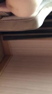 大屁股被操到来高潮，逼毛上还有淫水在滴